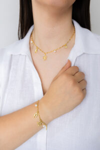 Pulseira Palmeira e Pérolas SEA no pulso