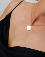 Colar Essence V personalizável em prata banhada a ouro