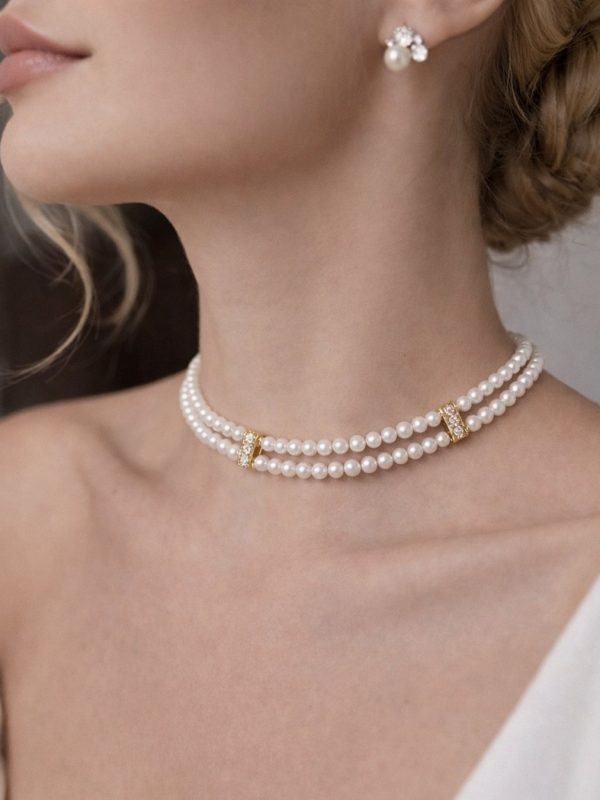 Colar de pérolas para noiva com detalhes brilhantes