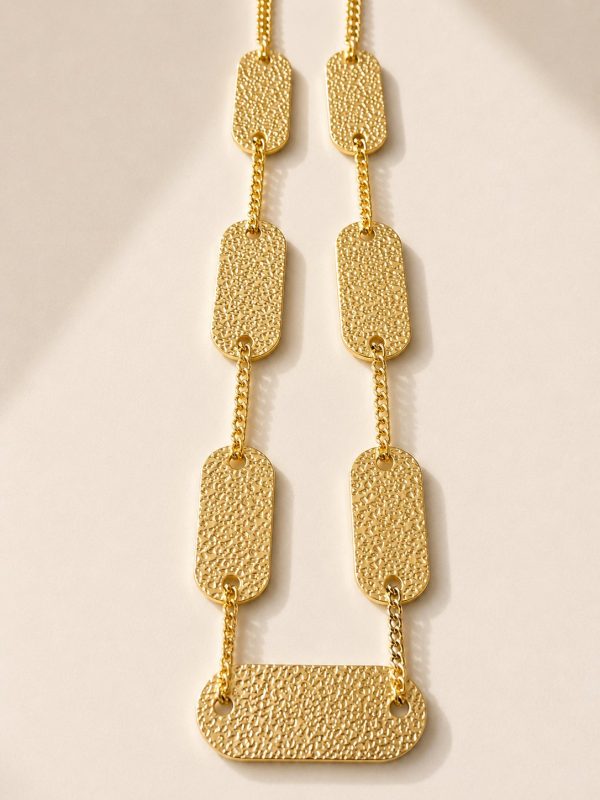 Colar de Placas Texturizadas em Aço Dourado – foto 2